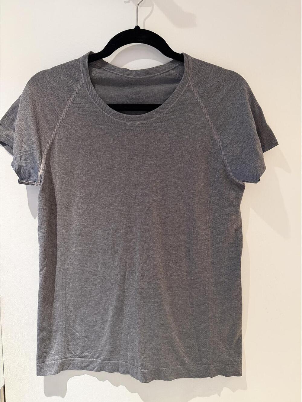 SPANX Gray Short Sleeve Athletic Shirt Size L